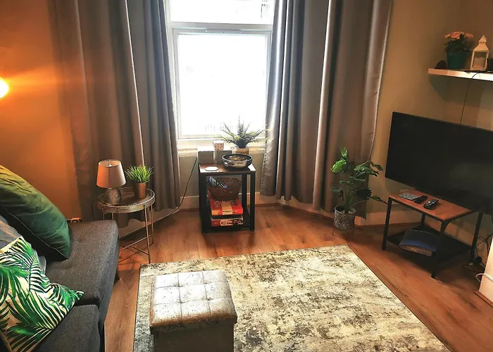 1-Bed Victorian Gf Apartment In London