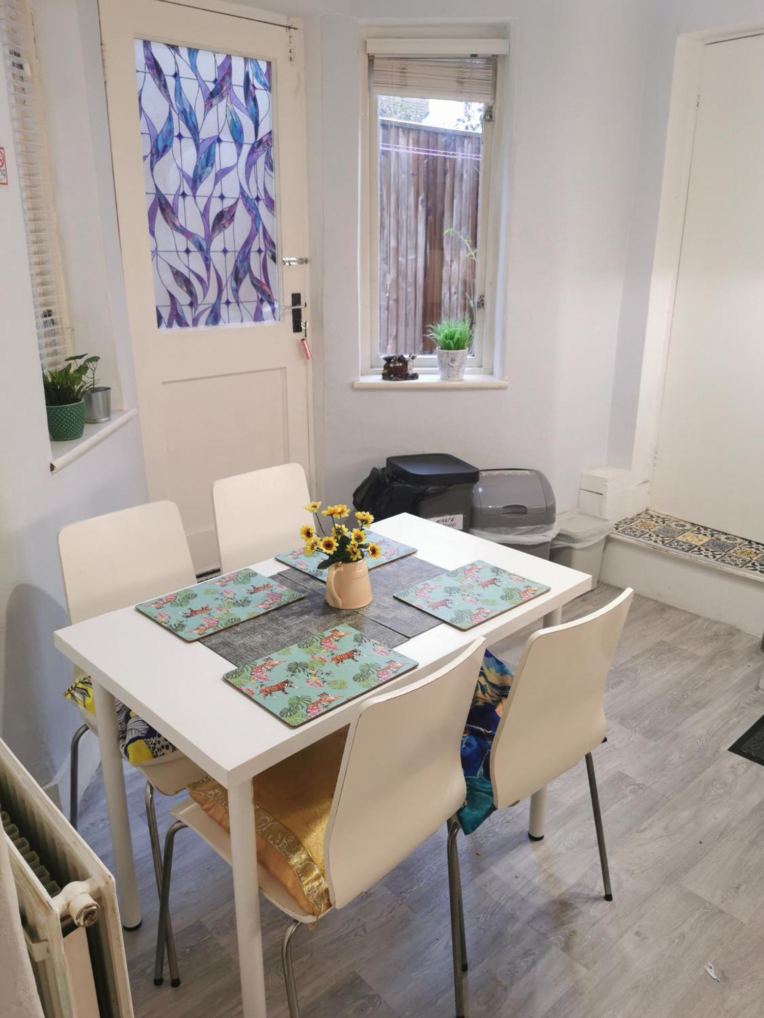 Appartement 1-bed Victorian Gf In Londen